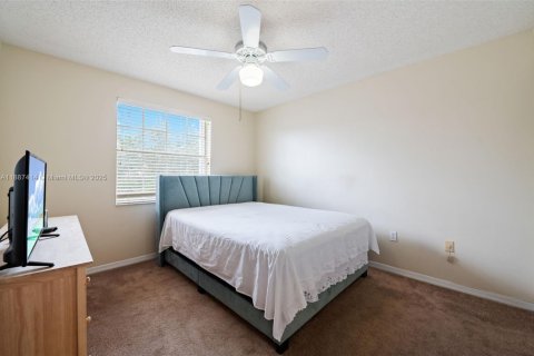 Casa en venta en Miramar, Florida, 4 dormitorios, 242.29 m2 № 1946651 - foto 19