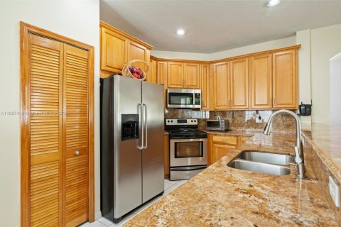 Casa en venta en Miramar, Florida, 4 dormitorios, 242.29 m2 № 1946651 - foto 11