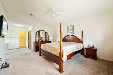 Casa en venta en Miramar, Florida, 4 dormitorios, 242.29 m2 № 1946651 - foto 14
