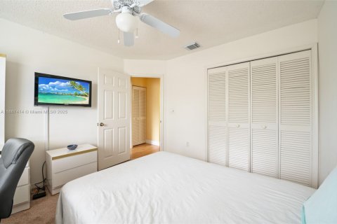 Casa en venta en Miramar, Florida, 4 dormitorios, 242.29 m2 № 1946651 - foto 21
