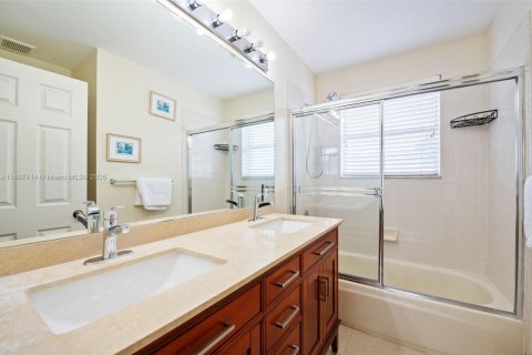 Casa en venta en Miramar, Florida, 4 dormitorios, 242.29 m2 № 1946651 - foto 23