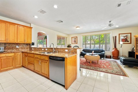 Casa en venta en Miramar, Florida, 4 dormitorios, 242.29 m2 № 1946651 - foto 9