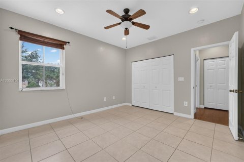 Casa en venta en Homestead, Florida, 5 dormitorios, 258.83 m2 № 2168051 - foto 23
