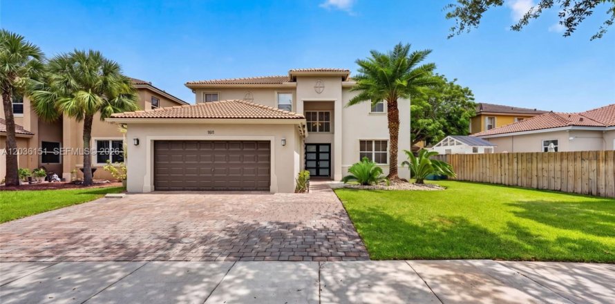 Casa en Homestead, Florida 5 dormitorios, 258.83 m2 № 2168051