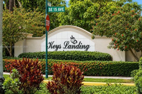 Casa en venta en Homestead, Florida, 5 dormitorios, 258.83 m2 № 2168051 - foto 3