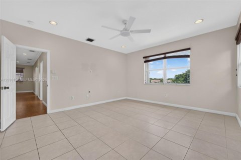 Casa en venta en Homestead, Florida, 5 dormitorios, 258.83 m2 № 2168051 - foto 18