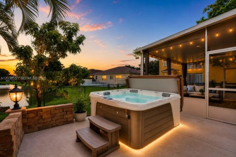 Casa en venta en Homestead, Florida, 5 dormitorios, 258.83 m2 № 2168051 - foto 2