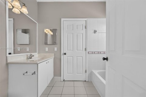 Casa en venta en Homestead, Florida, 5 dormitorios, 258.83 m2 № 2168051 - foto 24