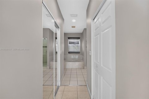 Casa en venta en Homestead, Florida, 5 dormitorios, 258.83 m2 № 2168051 - foto 19