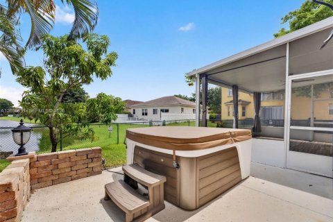 Casa en venta en Homestead, Florida, 5 dormitorios, 258.83 m2 № 2168051 - foto 27