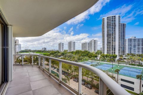 Condominio en venta en Aventura, Florida, 2 dormitorios, 139.35 m2 № 1969427 - foto 23