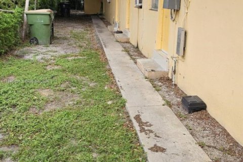 Снять в аренду виллу или дом в Норт-Майами, Флорида 1 спальня, № 2001981 - фото 8