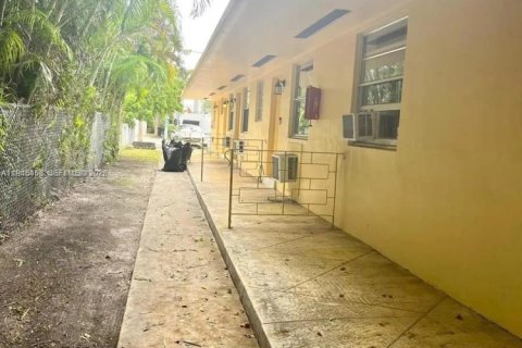 Снять в аренду виллу или дом в Норт-Майами, Флорида 1 спальня, № 2001981 - фото 7