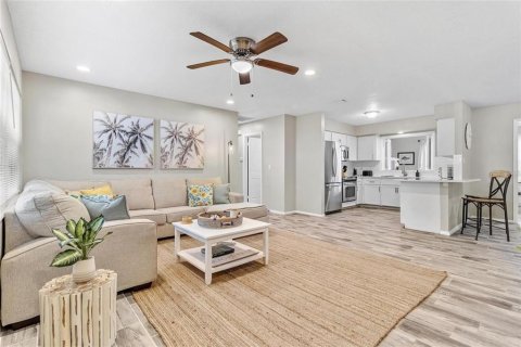 Villa ou maison à louer à Bradenton, Floride: 3 chambres, 163.69 m2 № 2211823 - photo 2