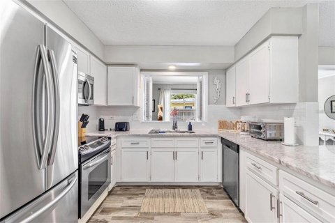 Villa ou maison à louer à Bradenton, Floride: 3 chambres, 163.69 m2 № 2211823 - photo 8