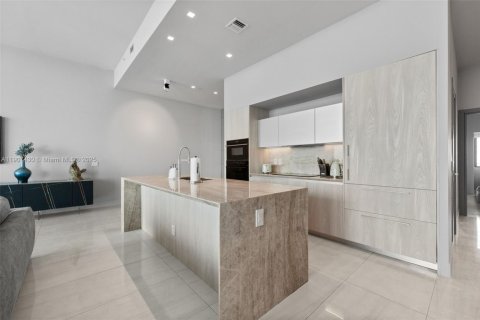 Copropriété à louer à Miami, Floride: 3 chambres, 185.15 m2 № 2019332 - photo 5