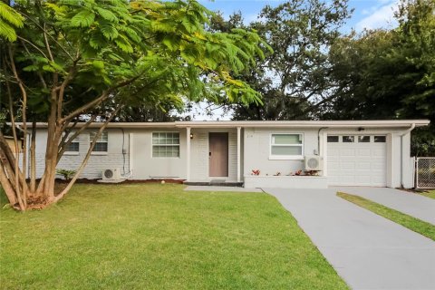 Casa en alquiler en Kissimmee, Florida, 4 dormitorios, 113.06 m2 № 1843062 - foto 1