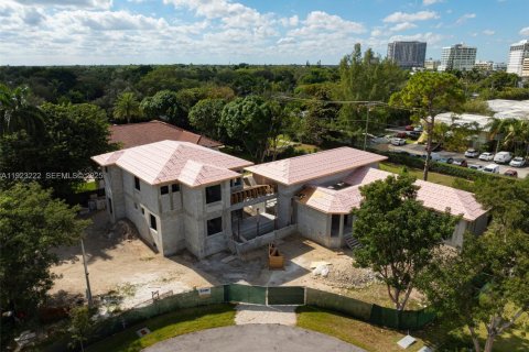 House in Pinecrest, Florida 8 bedrooms № 2082838 - photo 4