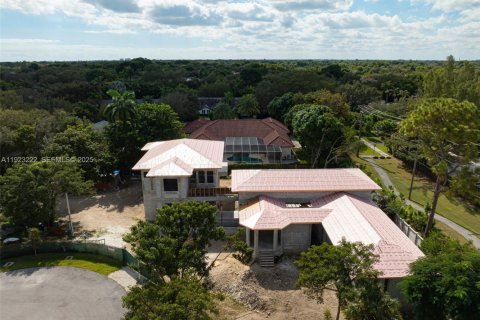 House in Pinecrest, Florida 8 bedrooms № 2082838 - photo 5