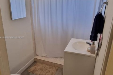 Propiedad comercial en venta en Miami, Florida, 206.8 m2 № 1966755 - foto 7