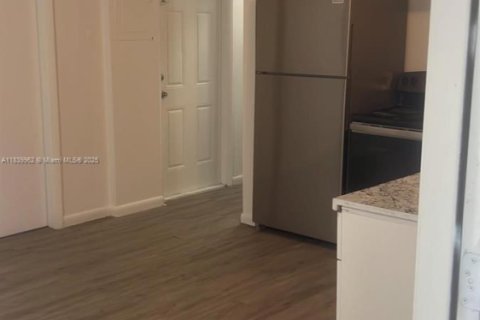 Propiedad comercial en venta en Miami, Florida, 206.8 m2 № 1966755 - foto 24