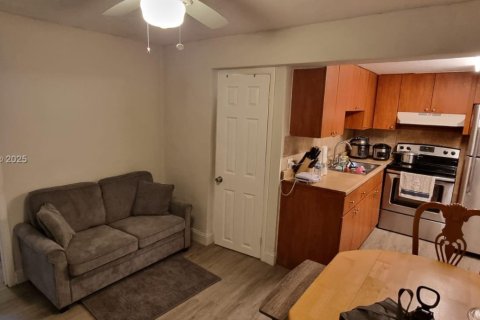 Propiedad comercial en venta en Miami, Florida, 206.8 m2 № 1966755 - foto 3