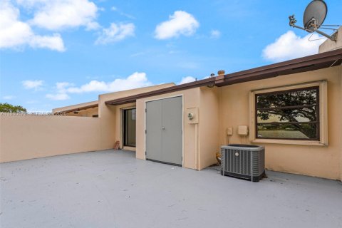 Adosado en alquiler en Miami, Florida, 2 dormitorios, 95.69 m2 № 1945780 - foto 22