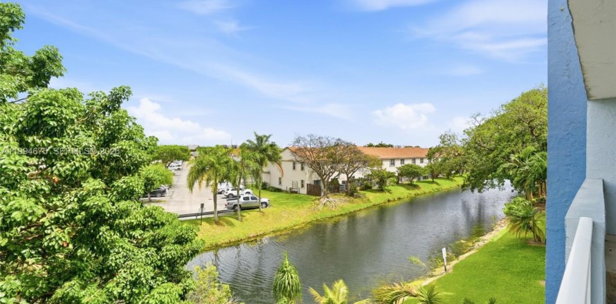 Condominio en Miami, Florida, 2 dormitorios  № 2056334