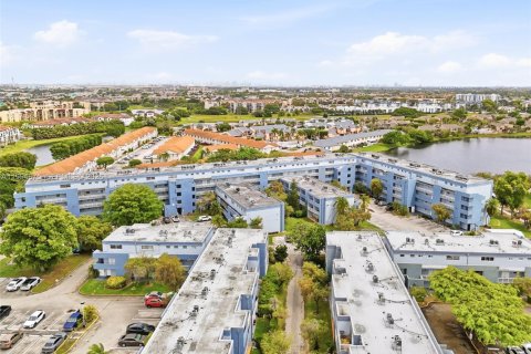 Condominio en venta en Miami, Florida, 2 dormitorios, 139.54 m2 № 2056334 - foto 18