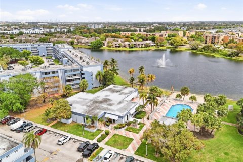 Condominio en venta en Miami, Florida, 2 dormitorios, 139.54 m2 № 2056334 - foto 17