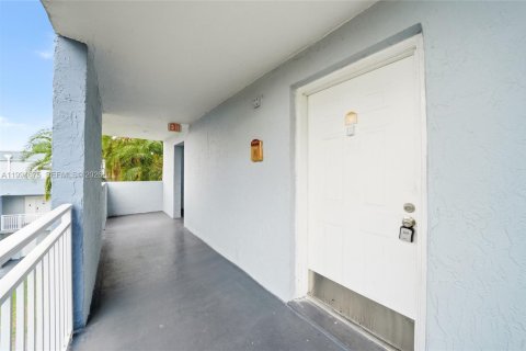 Condominio en venta en Miami, Florida, 2 dormitorios, 139.54 m2 № 2056334 - foto 2