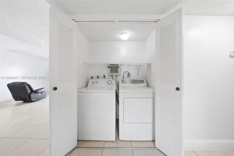 Condominio en venta en Miami, Florida, 2 dormitorios, 139.54 m2 № 2056334 - foto 15