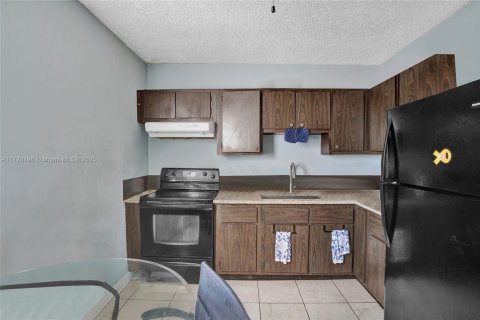 Propiedad comercial en venta en Hallandale Beach, Florida, 106 m2 № 1726118 - foto 19