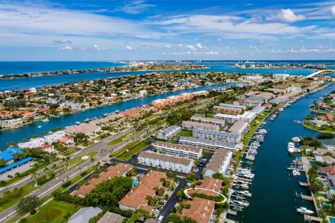 Touwnhouse à vendre à Tierra Verde, Floride: 2 chambres, 162.58 m2 № 1901863 - photo 10