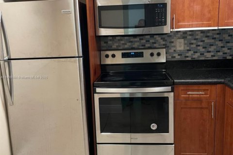 Copropriété à louer à Miami, Floride: 1 chambre, 76.74 m2 № 1967758 - photo 1