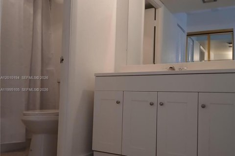 Copropriété à vendre à Pembroke Pines, Floride: 2 chambres, 102.19 m2 № 2073098 - photo 10