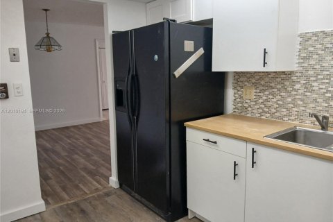 Copropriété à vendre à Pembroke Pines, Floride: 2 chambres, 102.19 m2 № 2073098 - photo 3
