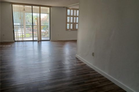 Copropriété à vendre à Pembroke Pines, Floride: 2 chambres, 102.19 m2 № 2073098 - photo 4