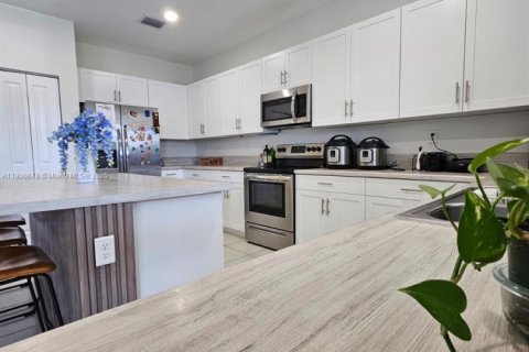 Снять в аренду виллу или дом в Майами, Флорида 5 спален, 311.13м2, № 1963194 - фото 2