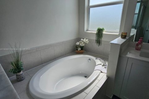 Снять в аренду виллу или дом в Майами, Флорида 5 спален, 311.13м2, № 1963194 - фото 24