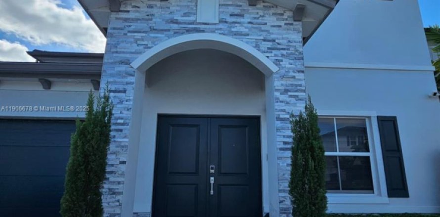 Дом в Майами, Флорида 5 спален, 311.13м2 № 1963194