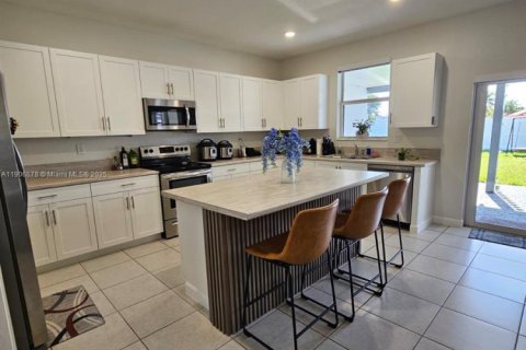 Снять в аренду виллу или дом в Майами, Флорида 5 спален, 311.13м2, № 1963194 - фото 5