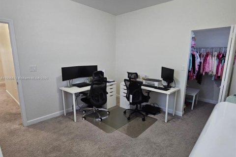 Снять в аренду виллу или дом в Майами, Флорида 5 спален, 311.13м2, № 1963194 - фото 17