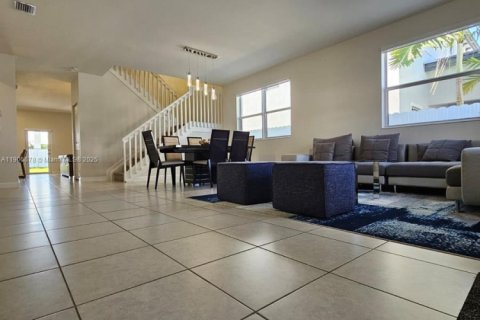 Снять в аренду виллу или дом в Майами, Флорида 5 спален, 311.13м2, № 1963194 - фото 11