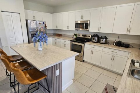 Снять в аренду виллу или дом в Майами, Флорида 5 спален, 311.13м2, № 1963194 - фото 4