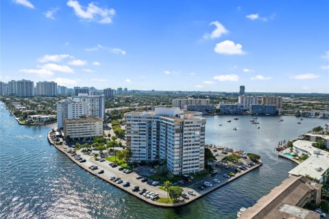 Купить кондоминиум в Халландейл-Бич, Флорида 1 спальня, 107.95м2, № 1987200 - фото 28