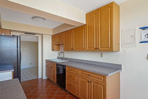 Купить кондоминиум в Халландейл-Бич, Флорида 1 спальня, 107.95м2, № 1987200 - фото 15