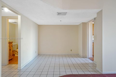 Купить кондоминиум в Халландейл-Бич, Флорида 1 спальня, 107.95м2, № 1987200 - фото 8