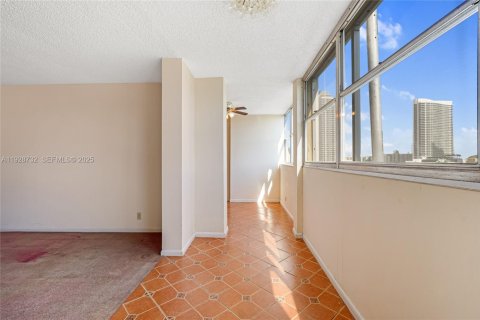 Купить кондоминиум в Халландейл-Бич, Флорида 1 спальня, 107.95м2, № 1987200 - фото 10