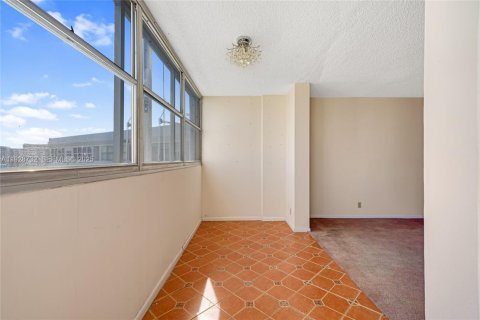 Купить кондоминиум в Халландейл-Бич, Флорида 1 спальня, 107.95м2, № 1987200 - фото 11